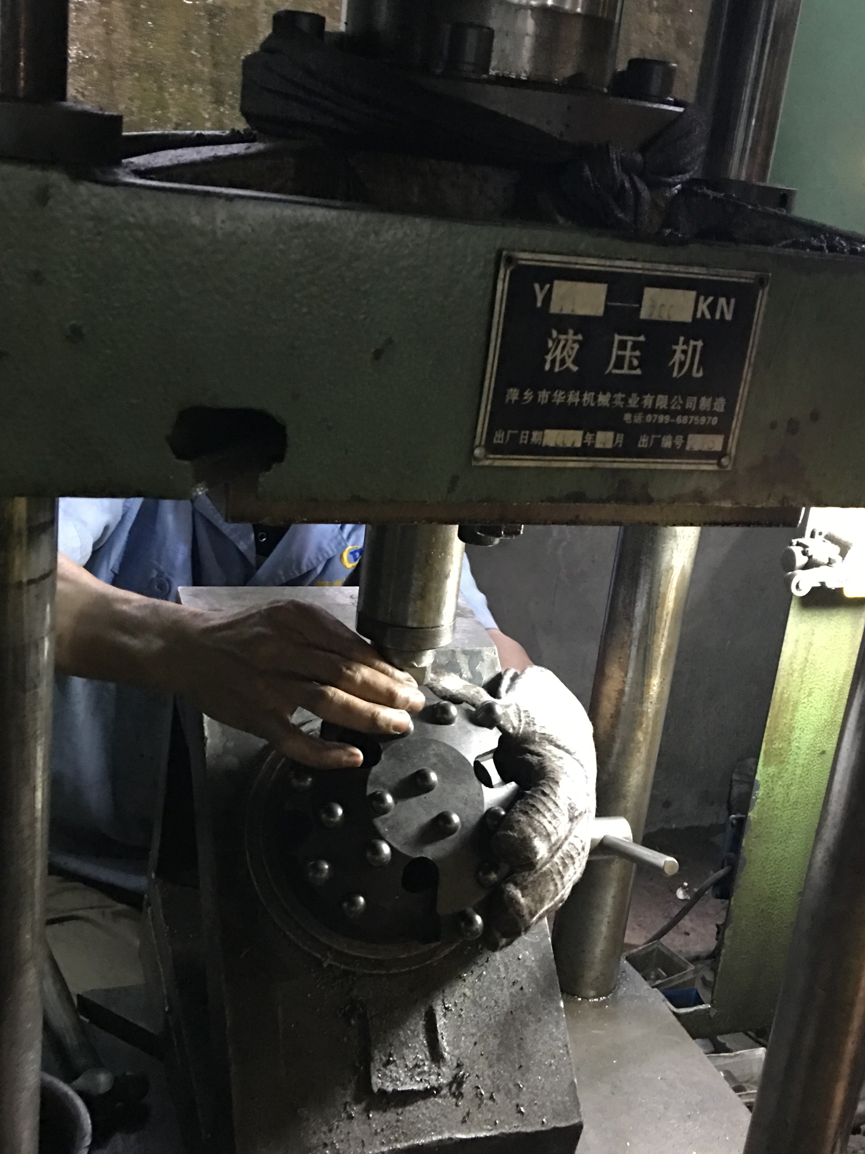 米數(shù)多潛孔鉆頭 提供高中低風(fēng)壓潛孔鉆頭 潛孔沖擊器 等優(yōu)質(zhì)采掘鉆具